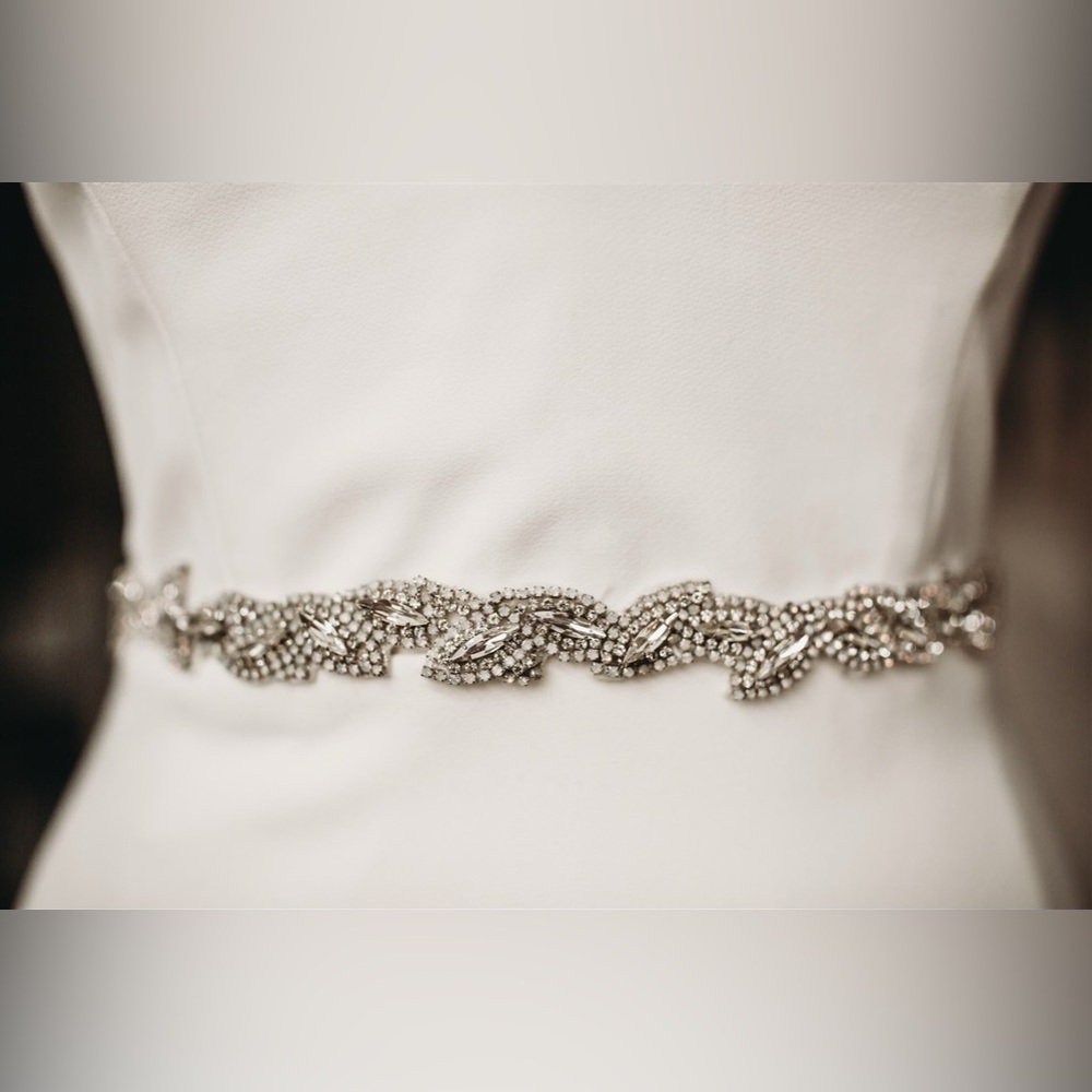 La Sposa Bridal Sash. Off White/Silver.